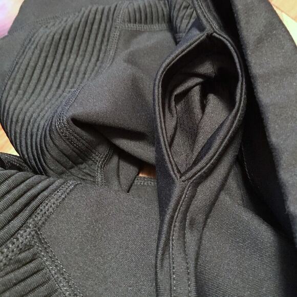 Fabletics NWOT Performance Capri Women S - Picture 7 of 8